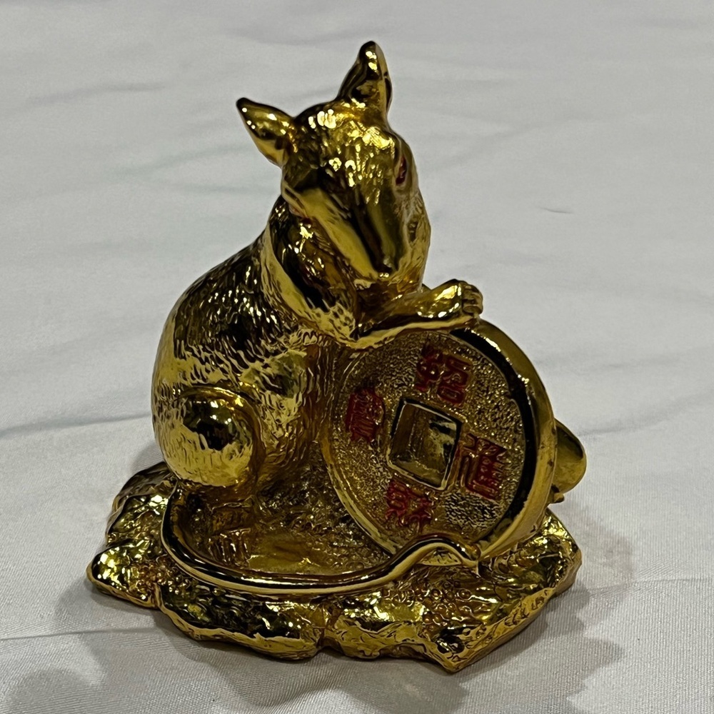 Feng Shui Rat holding gold coin